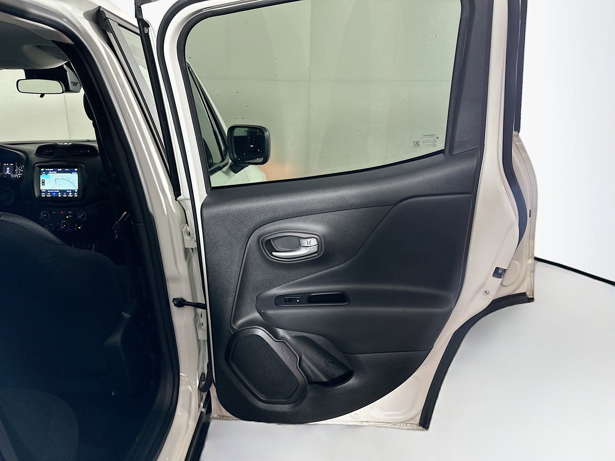 Used 2023 Jeep Renegade Latitude image 29