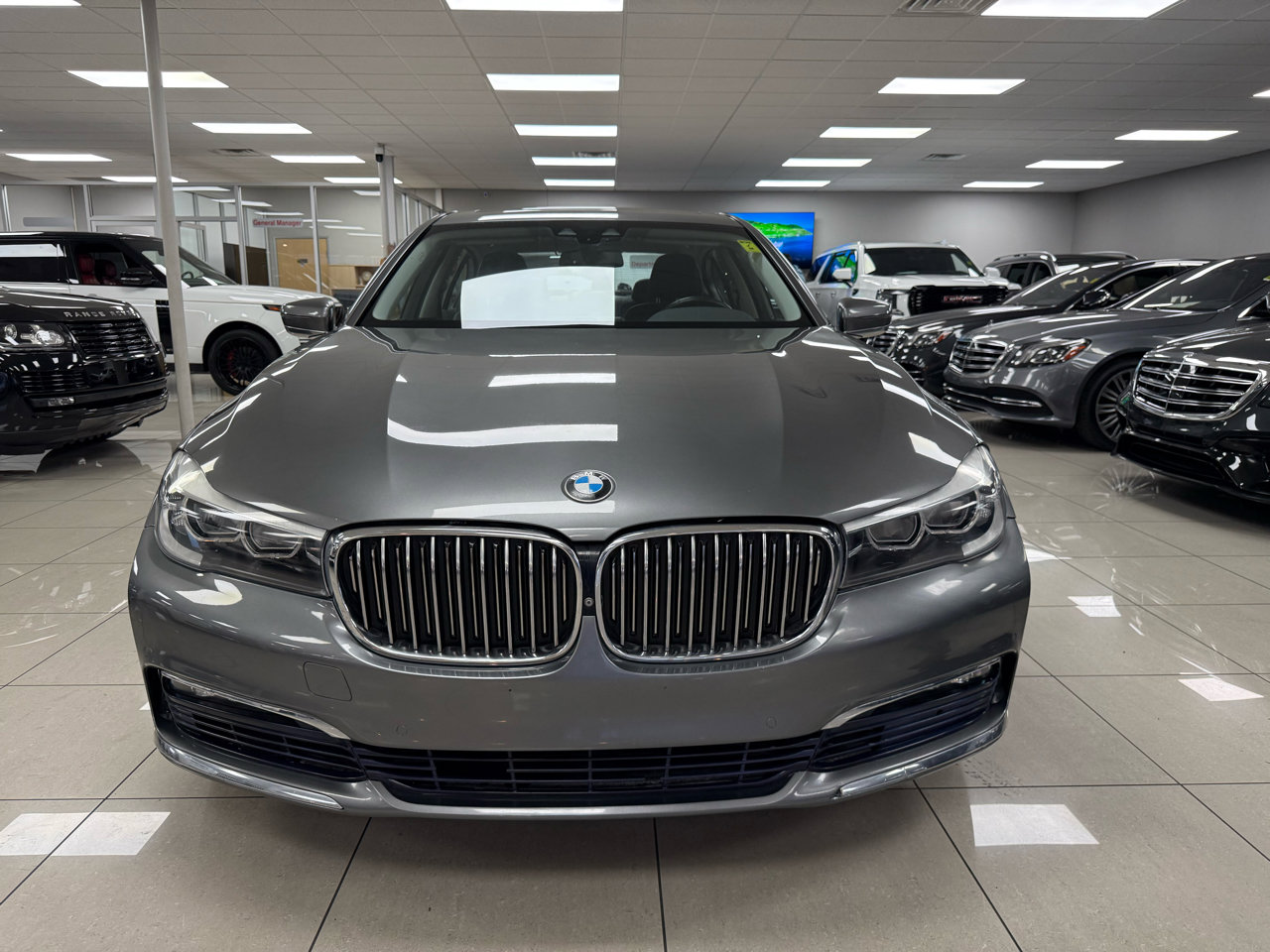 Used 2016 BMW 740i image 4