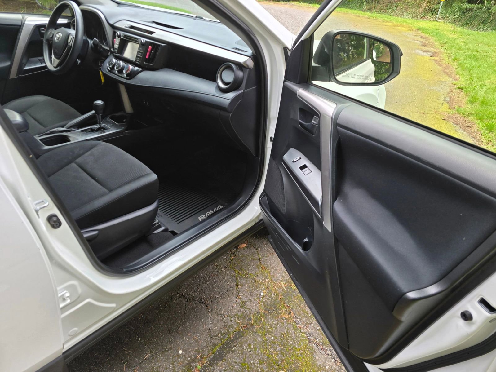 Used 2016 Toyota RAV4 LE AWD/4WD image 13