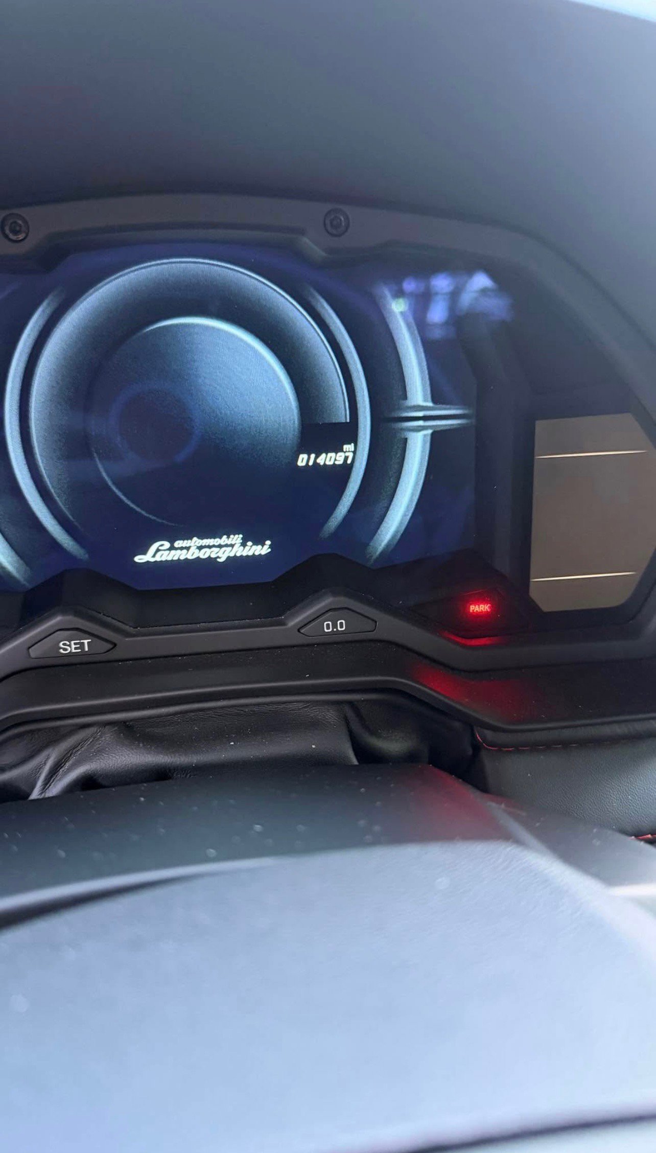 Used 2018 Lamborghini Aventador S image 9
