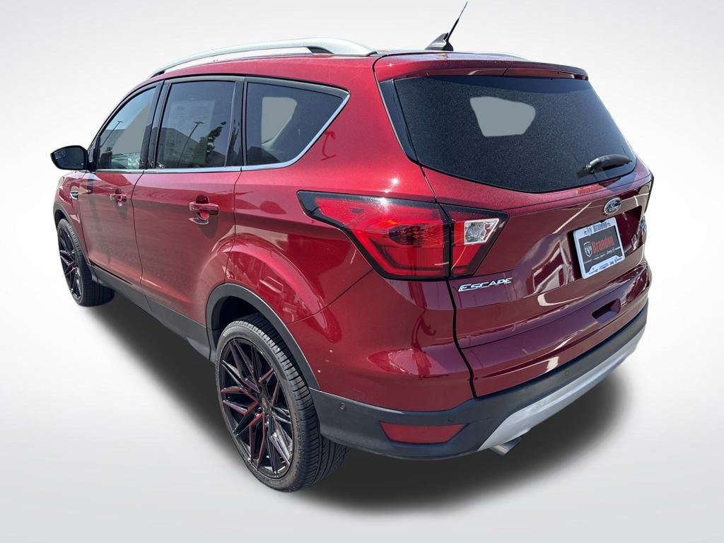 Used 2019 Ford Escape Titanium image 3