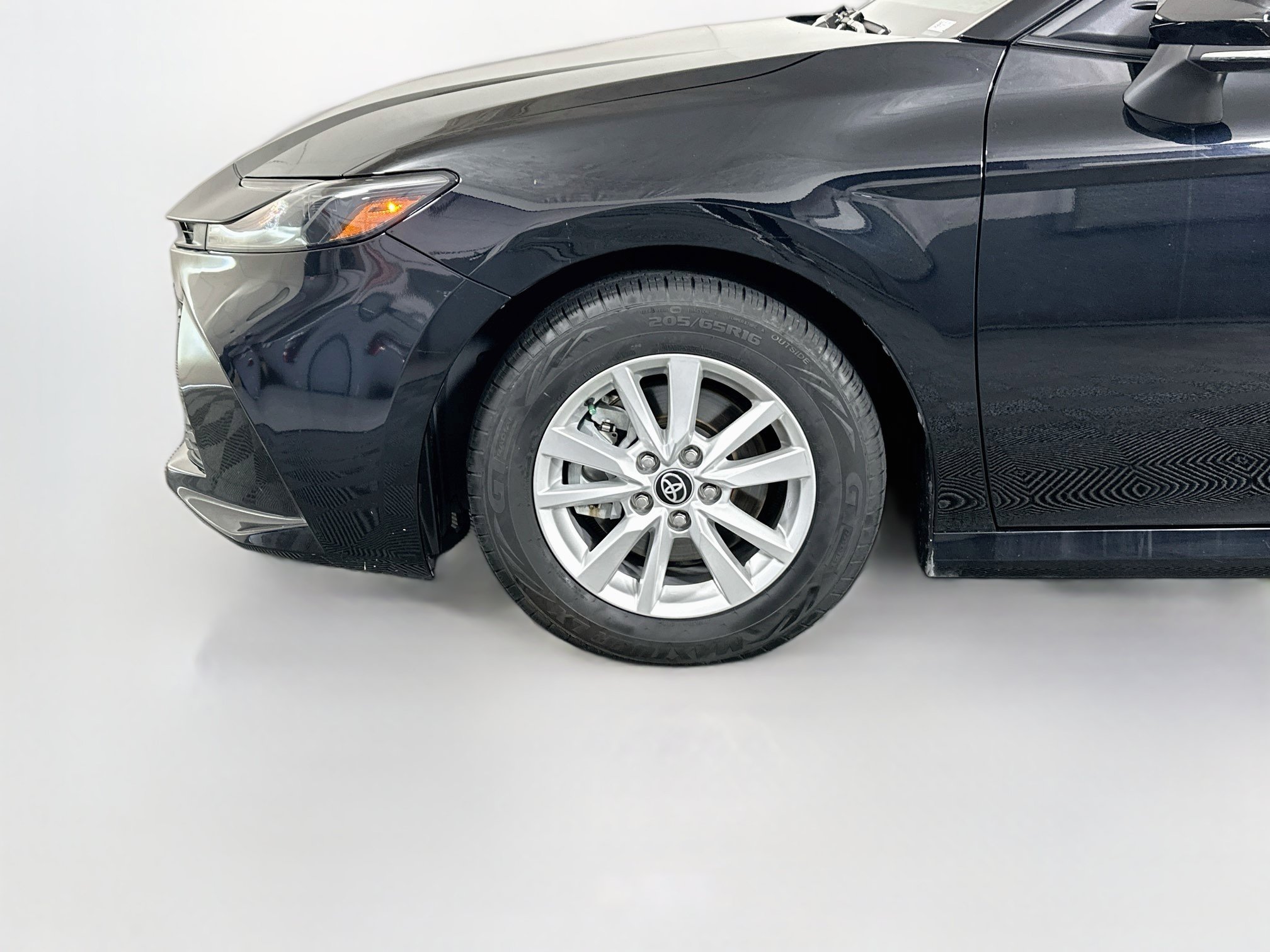 Used 2025 Toyota Camry LE w/ Convenience Package FWD image 11