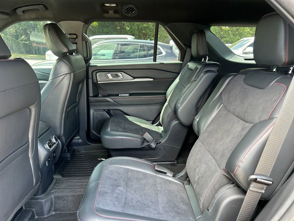 Used 2025 Ford Explorer ST image 13
