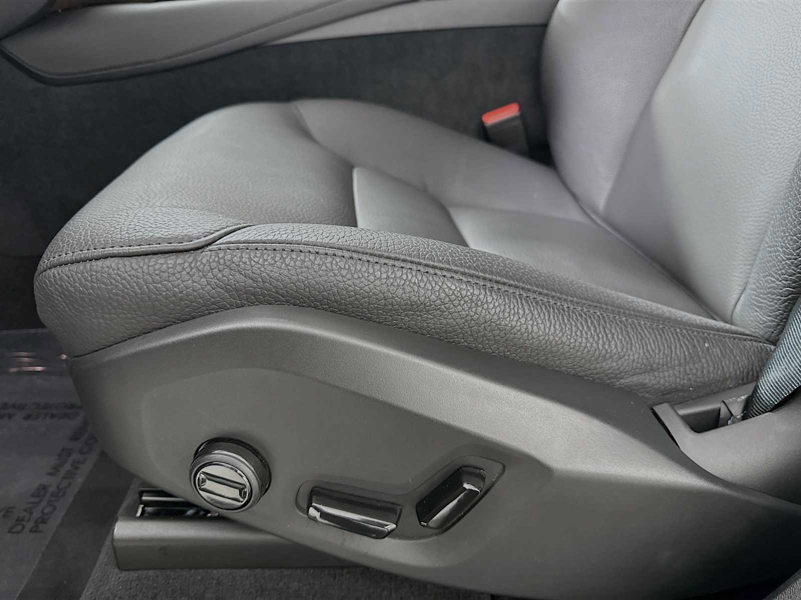 Certified 2025 Volvo XC90 T8 Plus w/ Protection Package Premier image 18