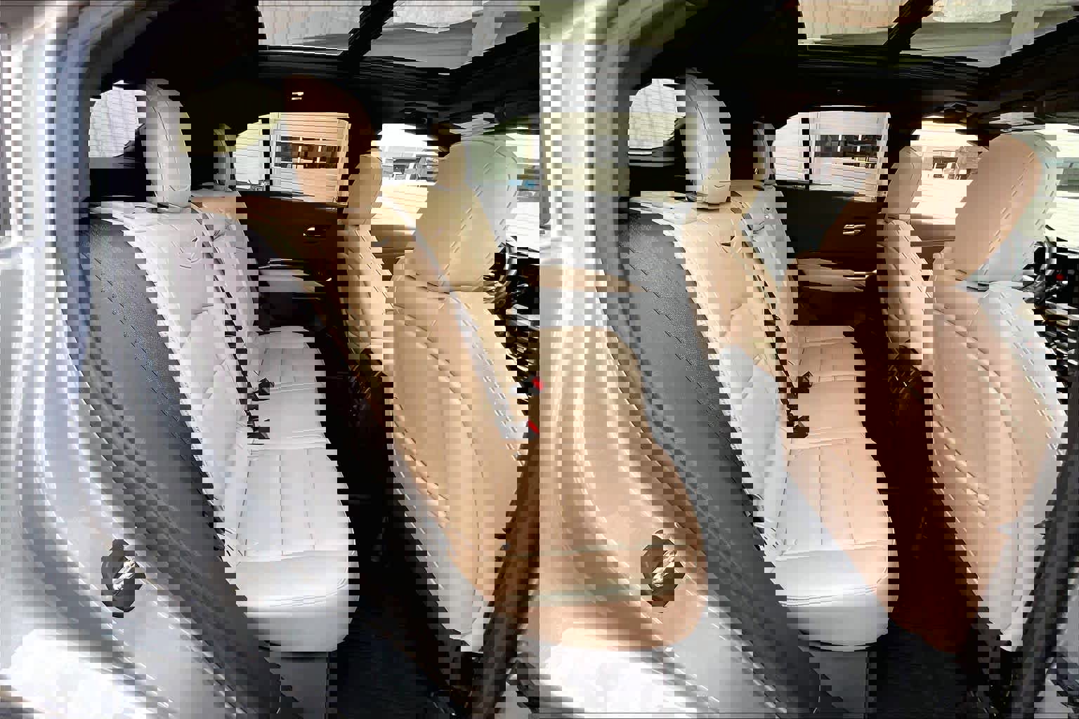 Used 2024 Cadillac XT4 Luxury w/ Cold Weather Package image 18