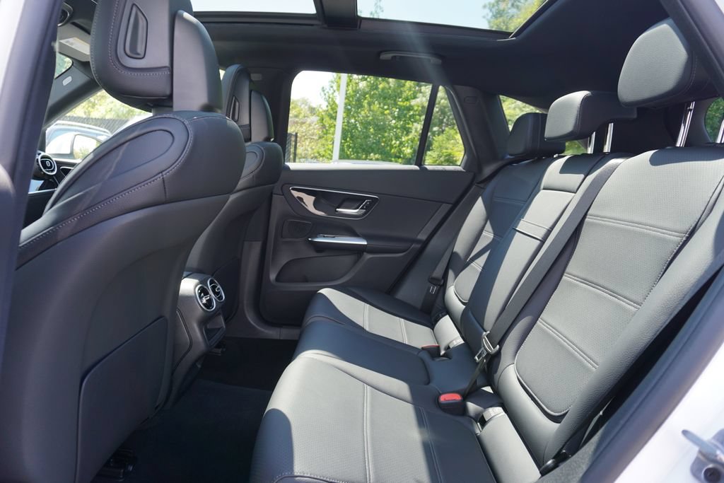 Used 2025 Mercedes-Benz GLC 300 4MATIC image 22