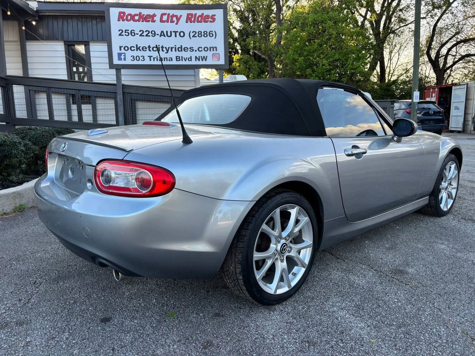Used 2009 MAZDA MX-5 Miata Grand Touring w/ Premium Pkg RWD image 3