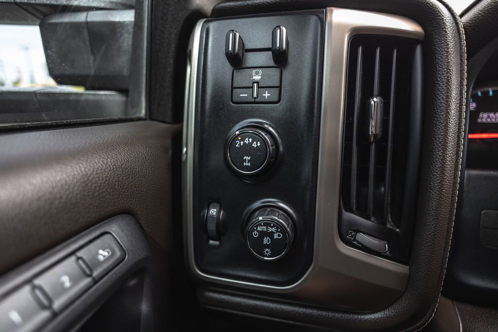 Used 2018 GMC Sierra 3500 Denali w/ Duramax Plus Package AWD/4WD image 21