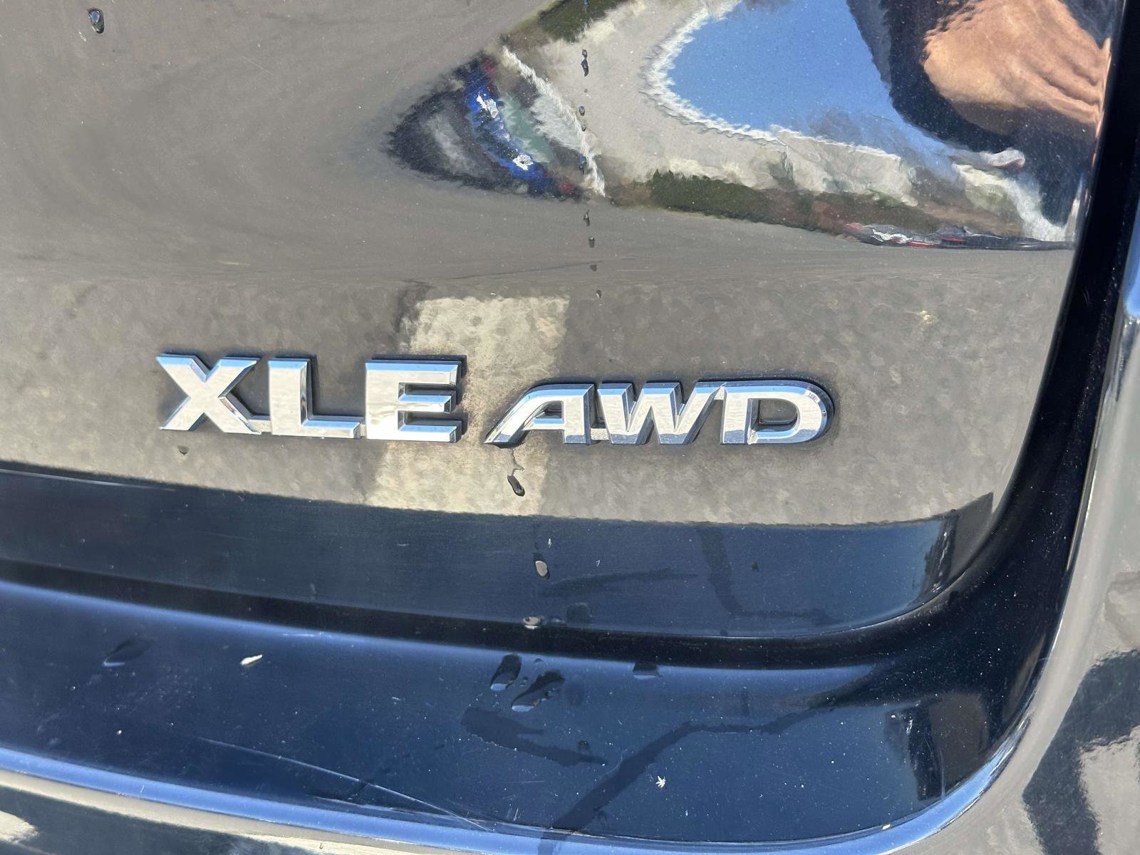 Used 2019 Toyota Highlander XLE AWD/4WD image 11