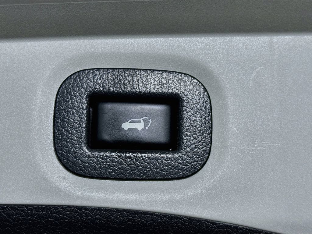 Used 2018 Nissan Rogue SV AWD/4WD image 28