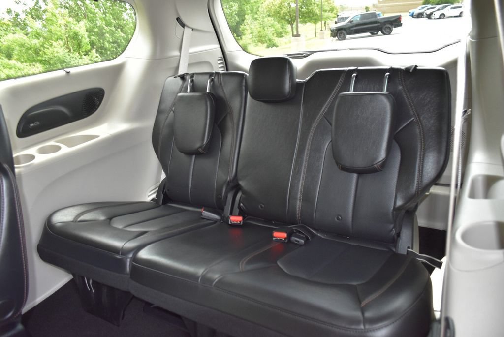 Used 2019 Chrysler Pacifica Touring-L Plus FWD image 28