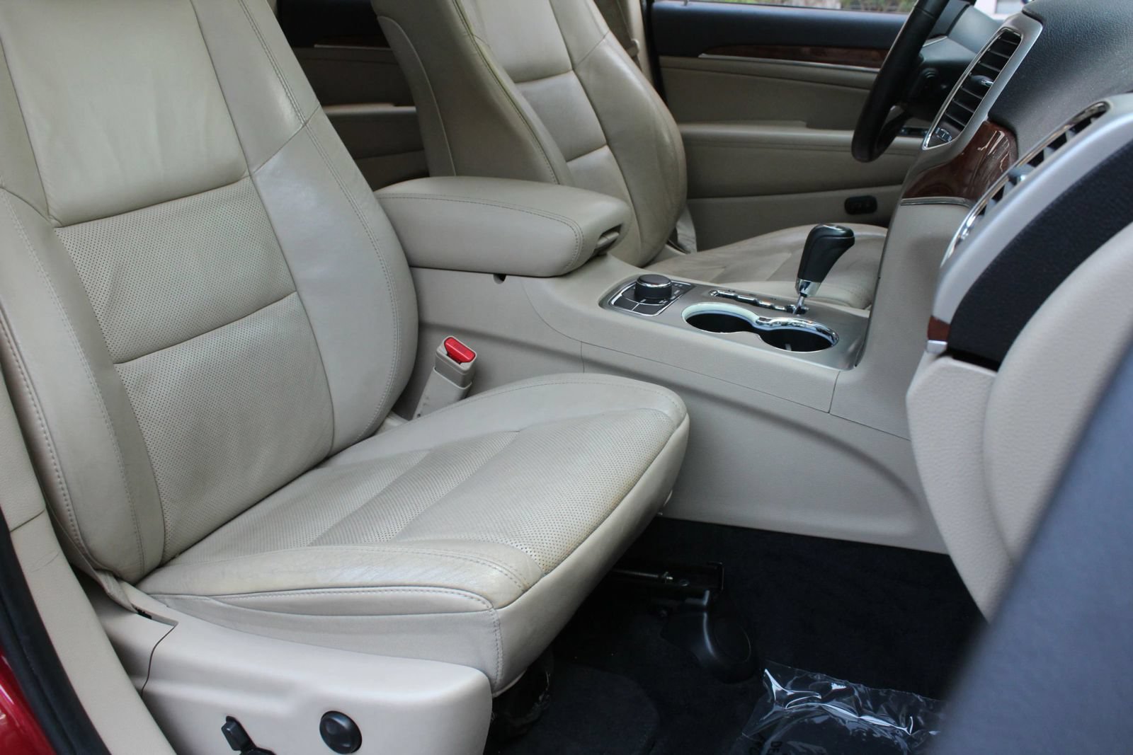 Used 2012 Jeep Grand Cherokee Limited w/ Luxury Group II AWD/4WD image 27