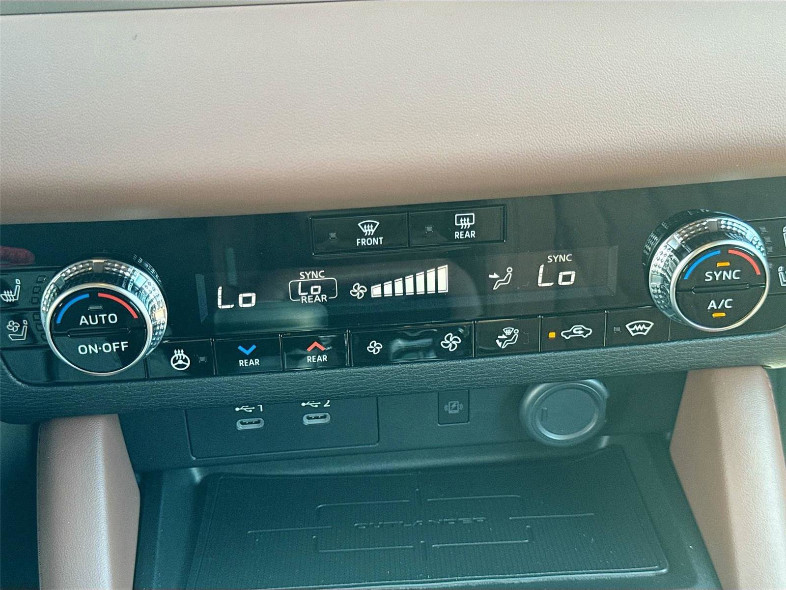 New 2025 Mitsubishi Outlander SEL image 16