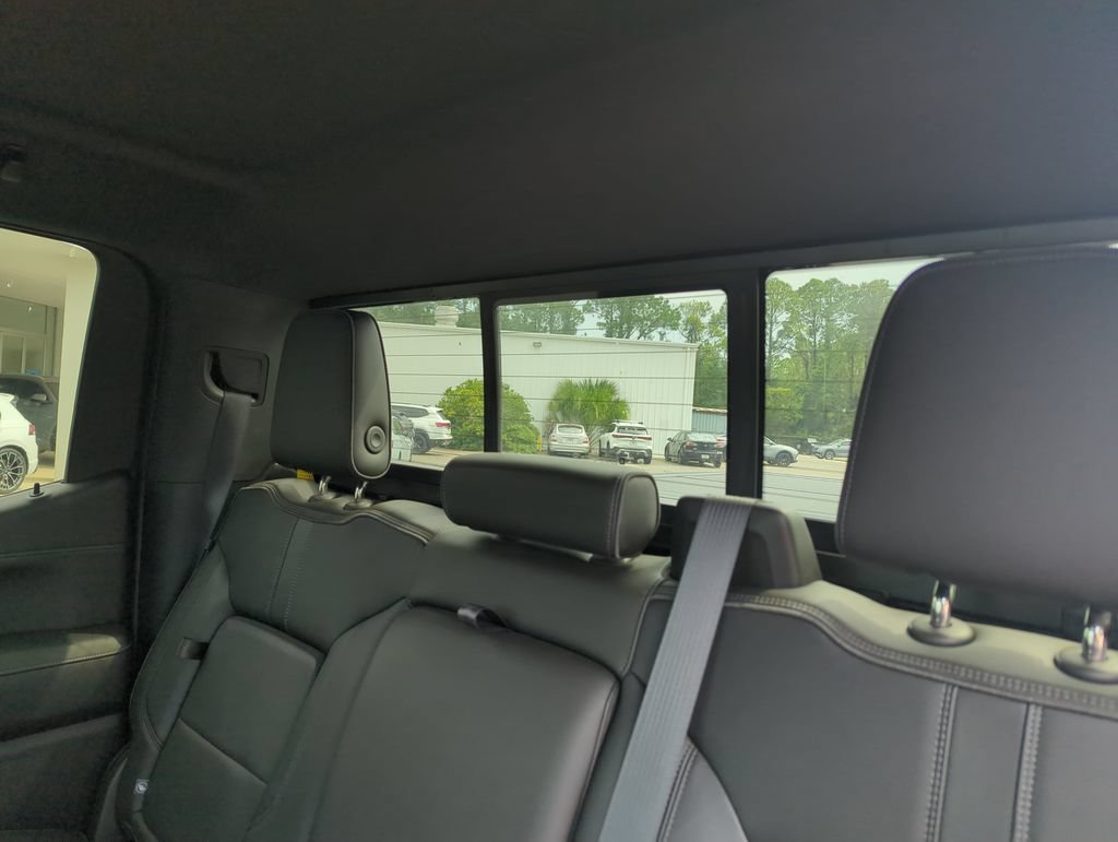 Used 2019 Chevrolet Silverado 1500 High Country w/ Technology Package RWD image 32