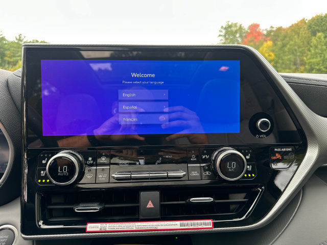 New 2026 Toyota Highlander Platinum AWD/4WD image 36