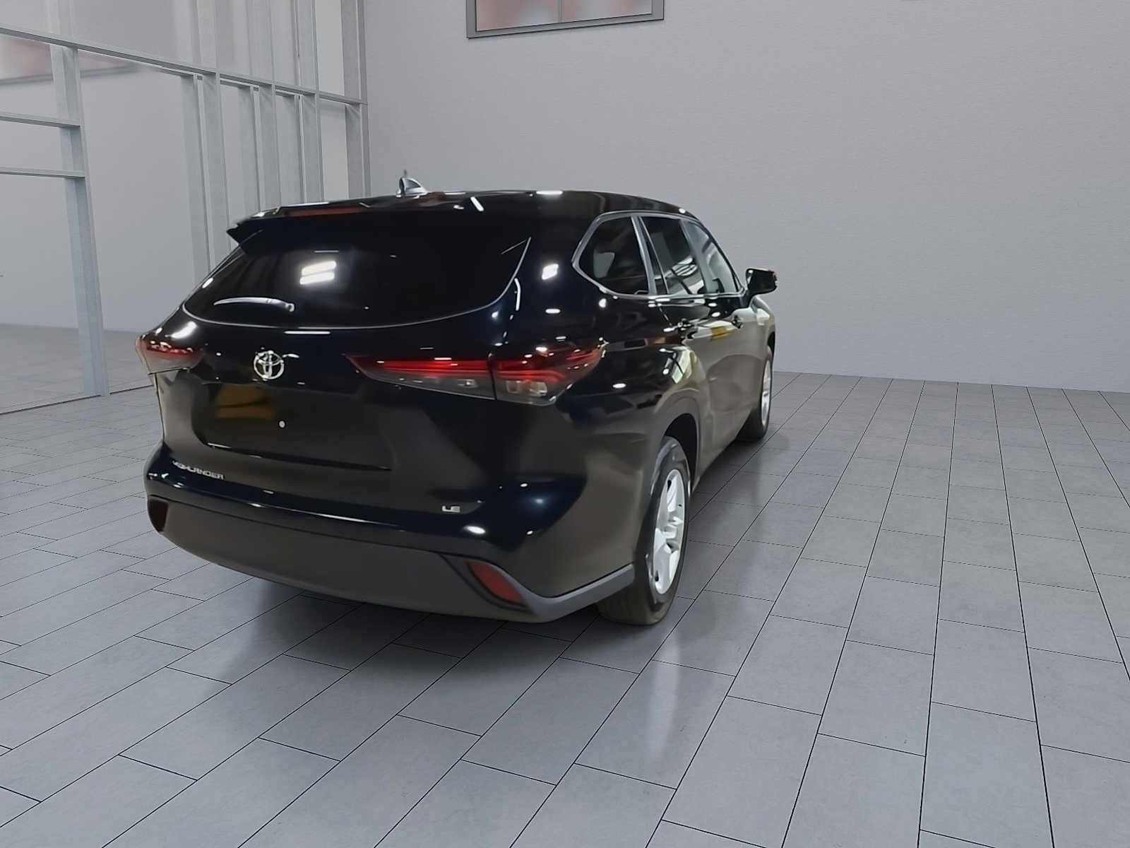 Used 2024 Toyota Highlander LE FWD image 8