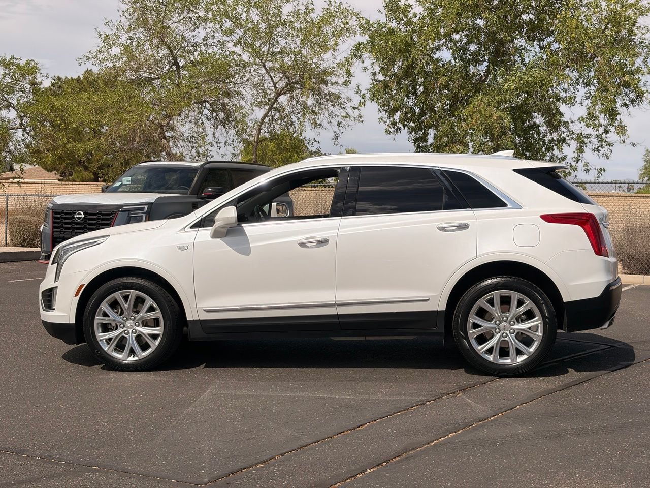 Used 2019 Cadillac XT5 Luxury w/ LPO, Radiant Package FWD image 3