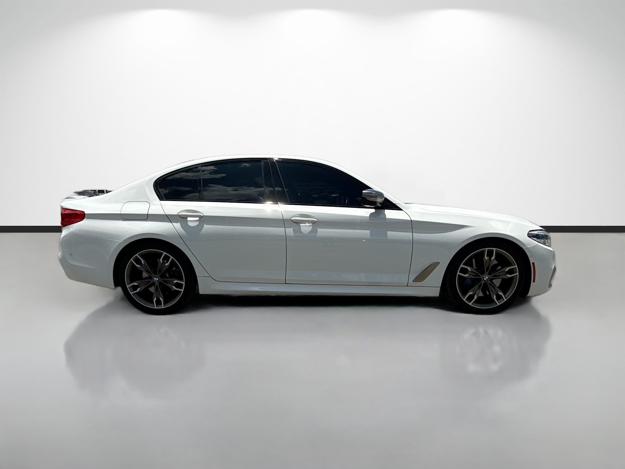 Used 2019 BMW M550i xDrive AWD/4WD image 2