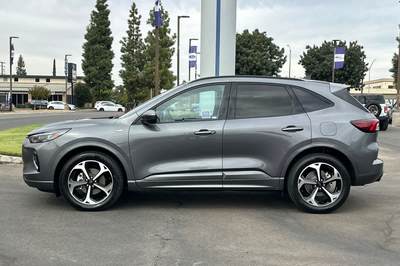 Certified 2023 Ford Escape ST-Line Elite AWD/4WD image 6