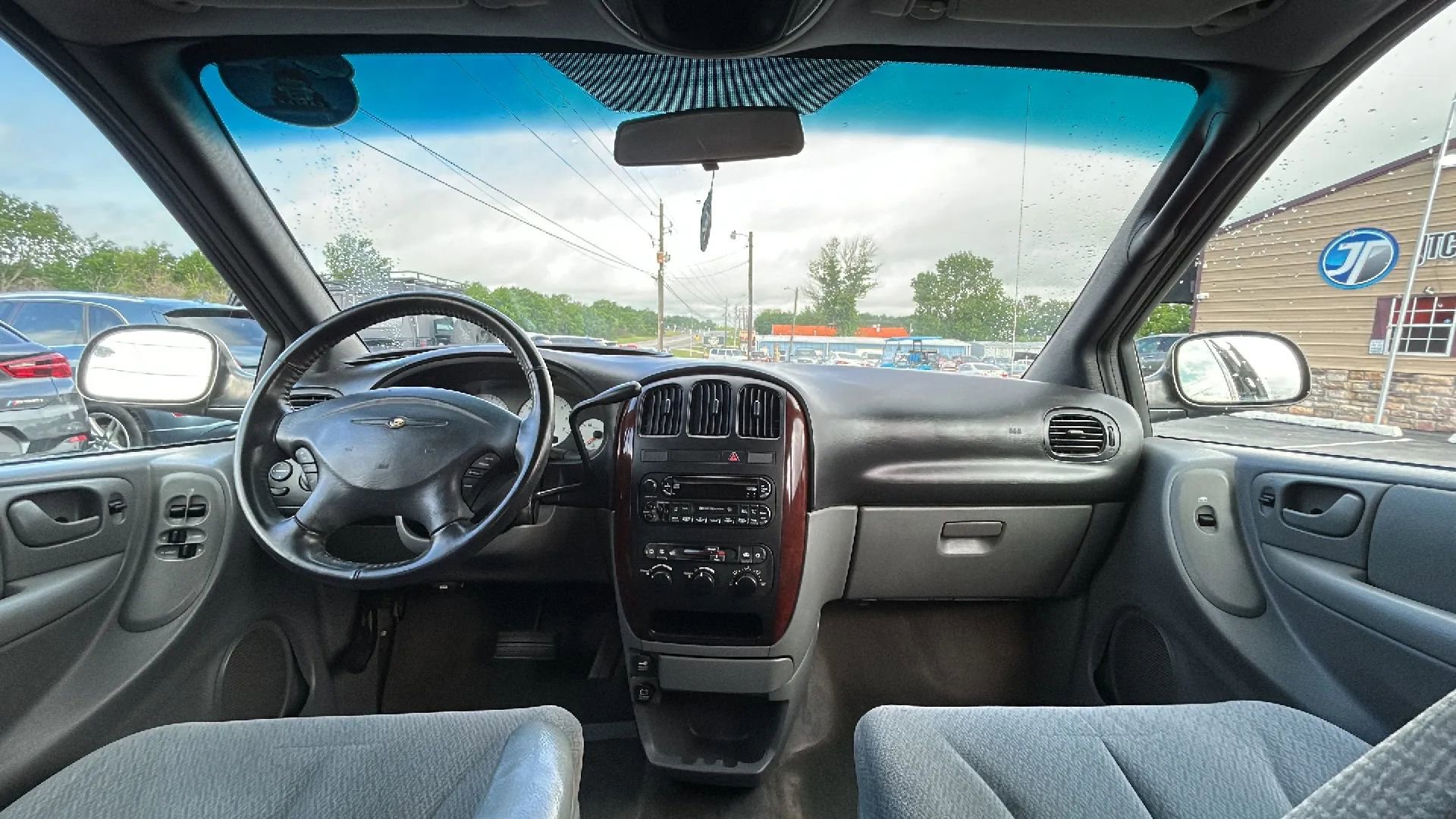 Used 2004 Chrysler Town & Country Touring FWD image 33