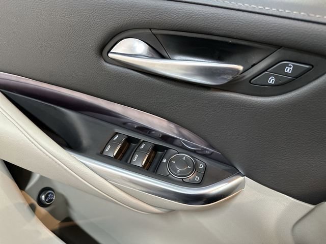 Used 2023 Cadillac XT4 Luxury w/ Cold Weather Package image 18