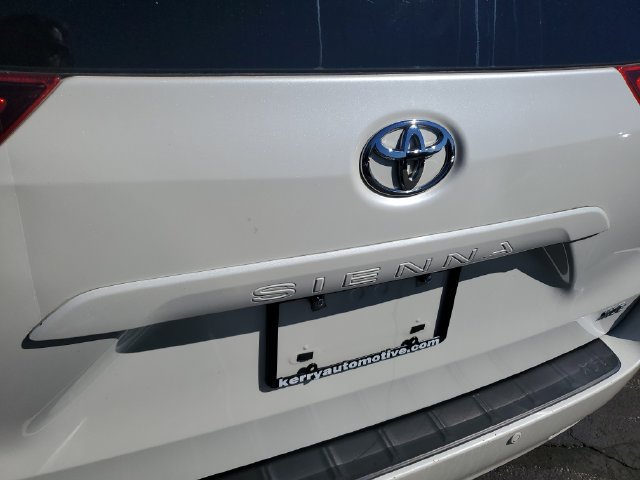 Used 2015 Toyota Sienna XLE w/ XLE Navigation Package FWD image 7