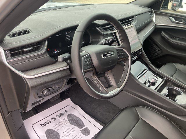 New 2025 Jeep Grand Cherokee Limited image 13