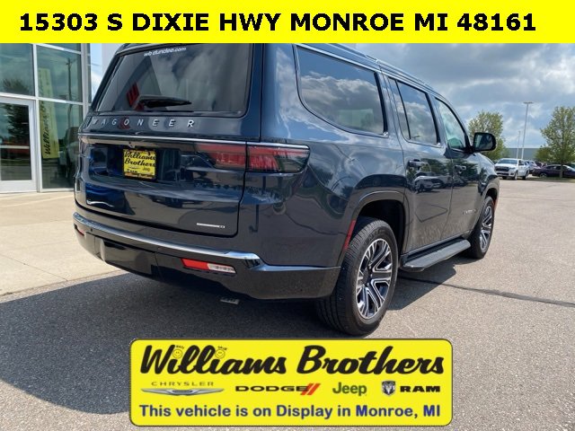 Used 2024 Jeep Wagoneer Series II w/ Flexible Seating Group image 5