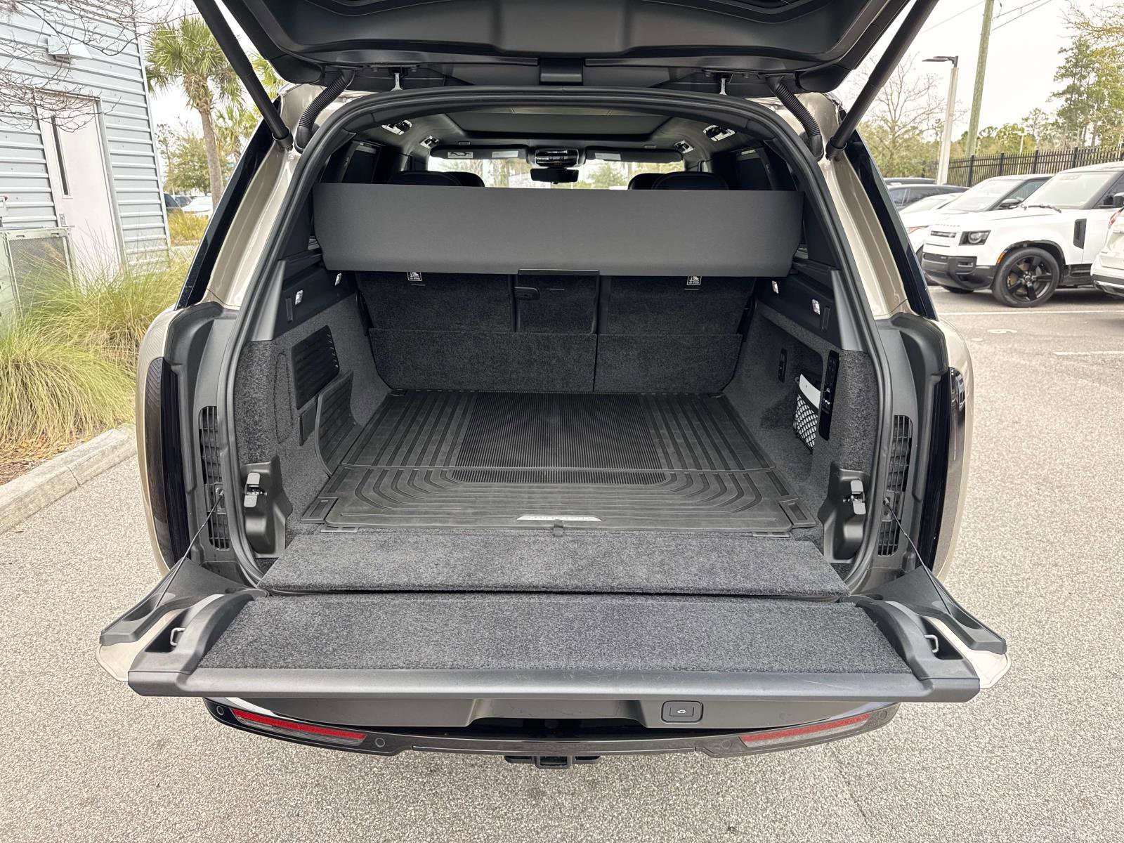 Certified 2023 Land Rover Range Rover Autobiography AWD/4WD image 11
