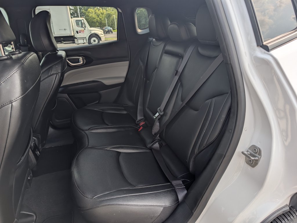 Used 2025 Jeep Compass Limited AWD/4WD image 13