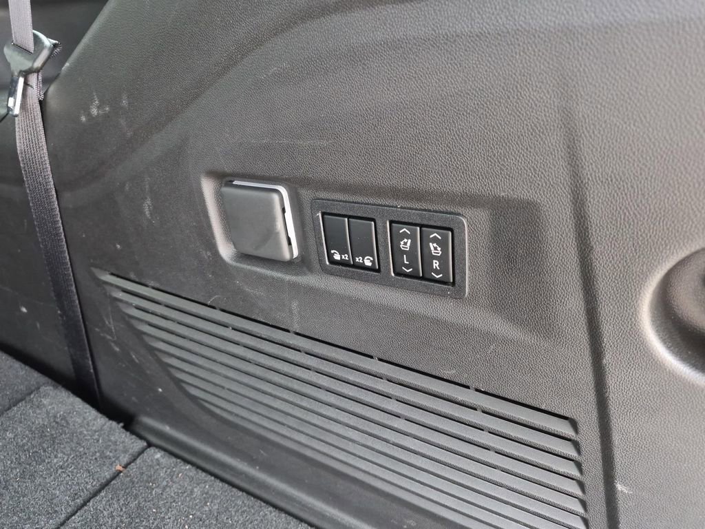 Used 2021 Chevrolet Tahoe RST w/ Luxury Package image 12