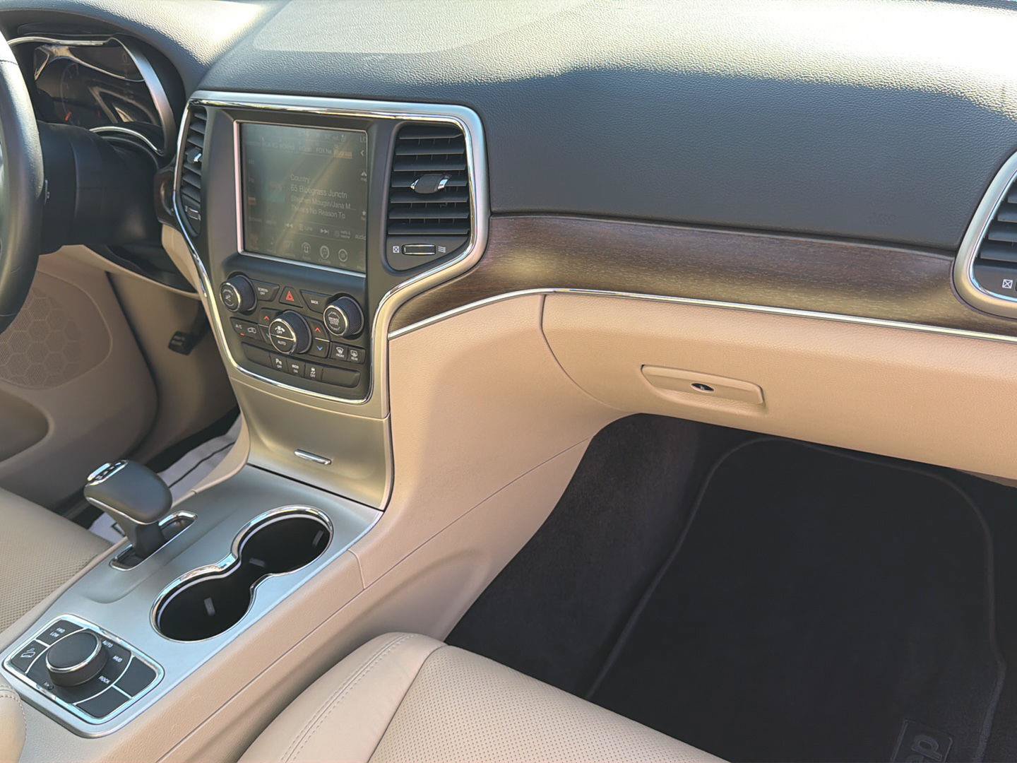 Used 2015 Jeep Grand Cherokee Limited w/ Luxury Group II AWD/4WD image 42