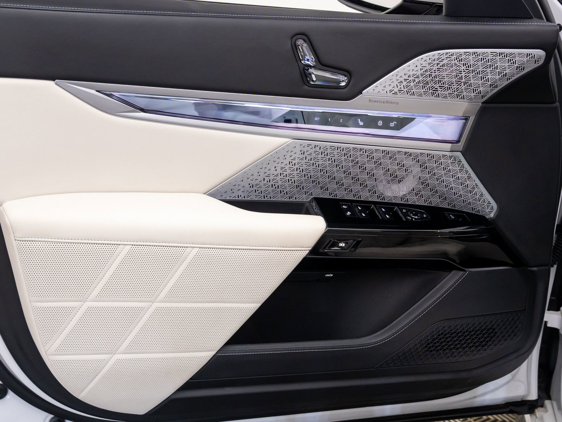 Certified 2024 BMW 760i xDrive image 14