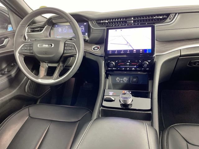 Used 2025 Jeep Grand Cherokee Limited AWD/4WD image 13