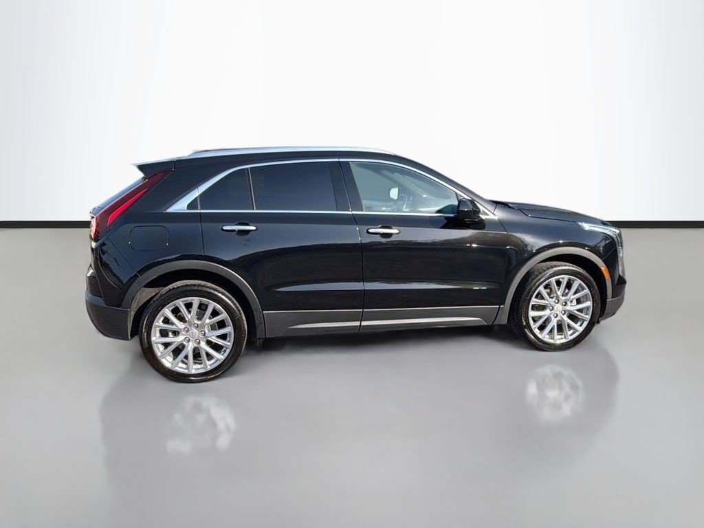 Certified 2023 Cadillac XT4 Luxury w/ Cold Weather Package AWD/4WD image 4