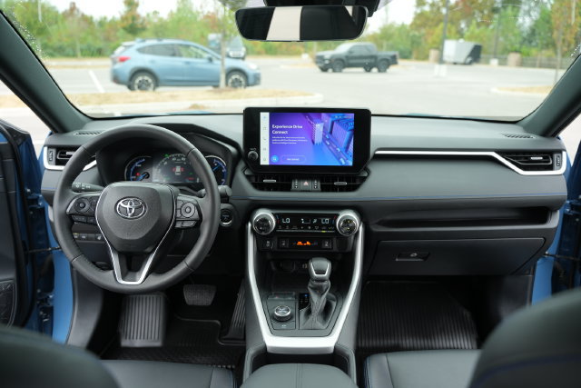 Used 2025 Toyota RAV4 XSE w/ Weather Package AWD/4WD image 27