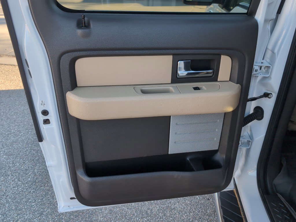 Used 2014 Ford F150 XLT w/ XLT Chrome Package image 15