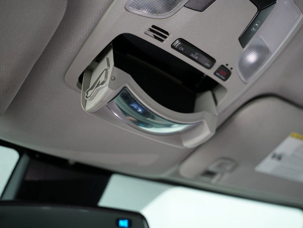Used 2018 Toyota Sienna LE w/ Carpet Mat Package image 48