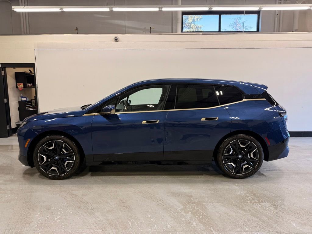 Used 2023 BMW iX xDrive50 w/ Premium Package AWD/4WD image 2
