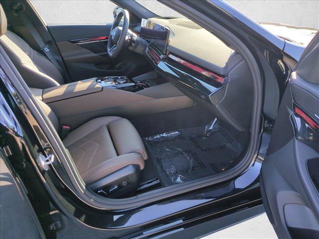 Certified 2026 BMW 550e xDrive w/ Premium Package AWD/4WD image 23