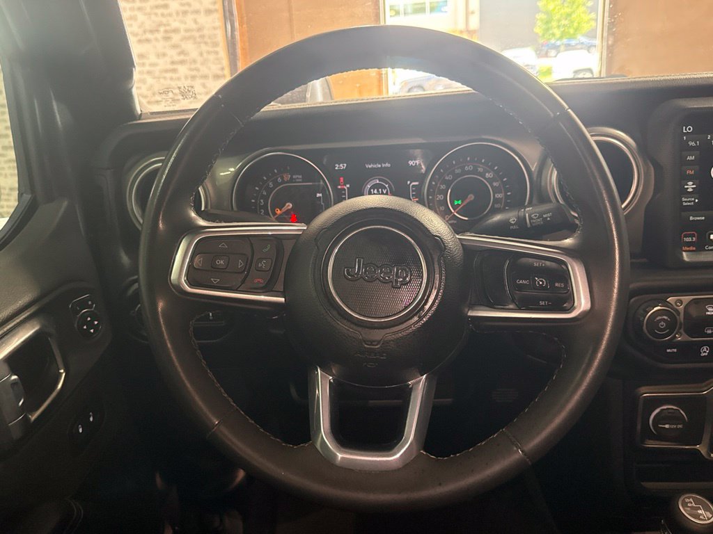 Used 2023 Jeep Gladiator Overland AWD/4WD image 18