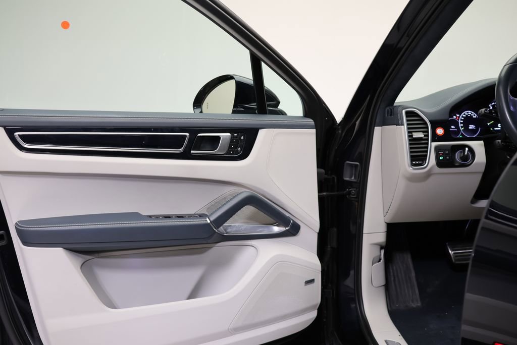 Certified 2023 Porsche Cayenne Turbo S image 28