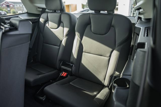 Used 2025 Volvo XC90 B6 Plus image 34