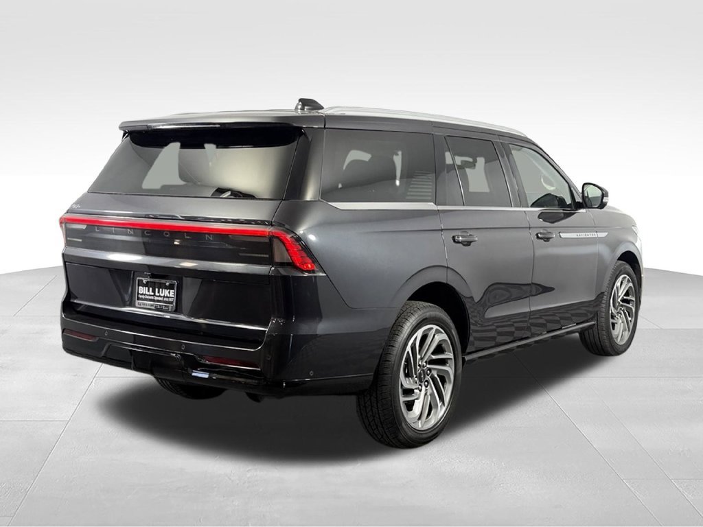Used 2025 Lincoln Navigator Reserve AWD/4WD image 7