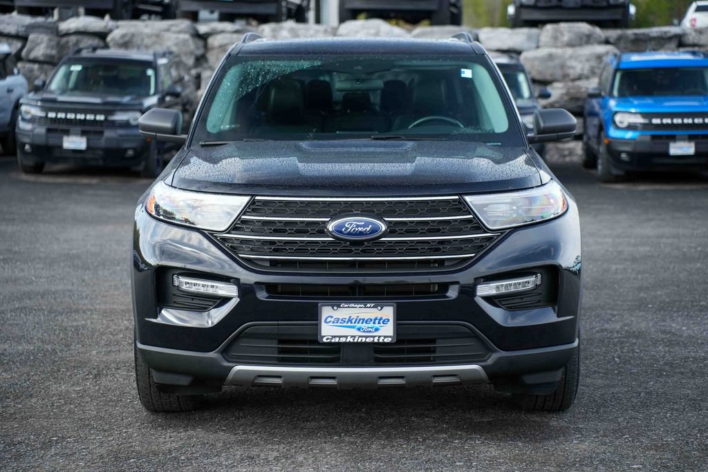 Used 2022 Ford Explorer XLT w/ Equipment Group 202A AWD/4WD image 2