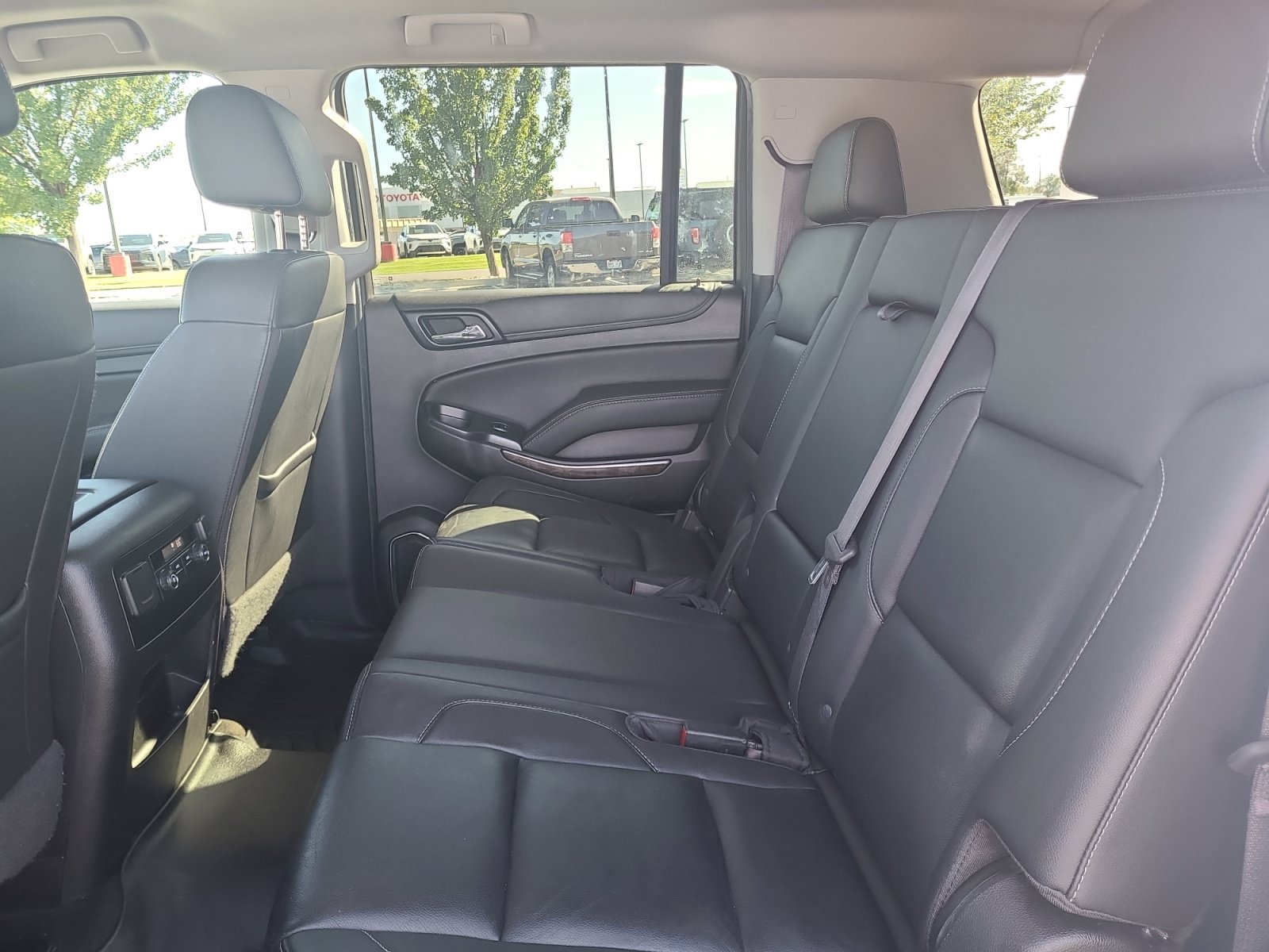 Used 2017 Chevrolet Suburban LT RWD image 17