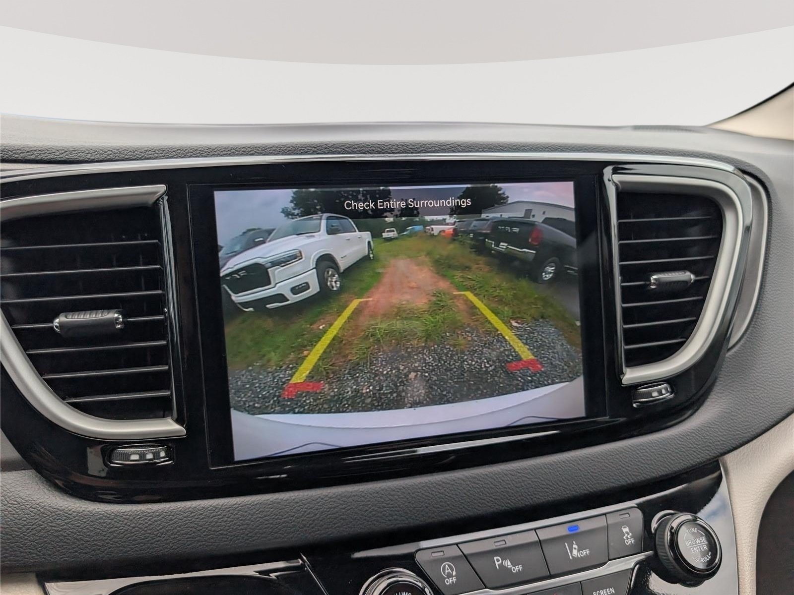 Used 2023 Chrysler Pacifica Touring-L FWD image 28