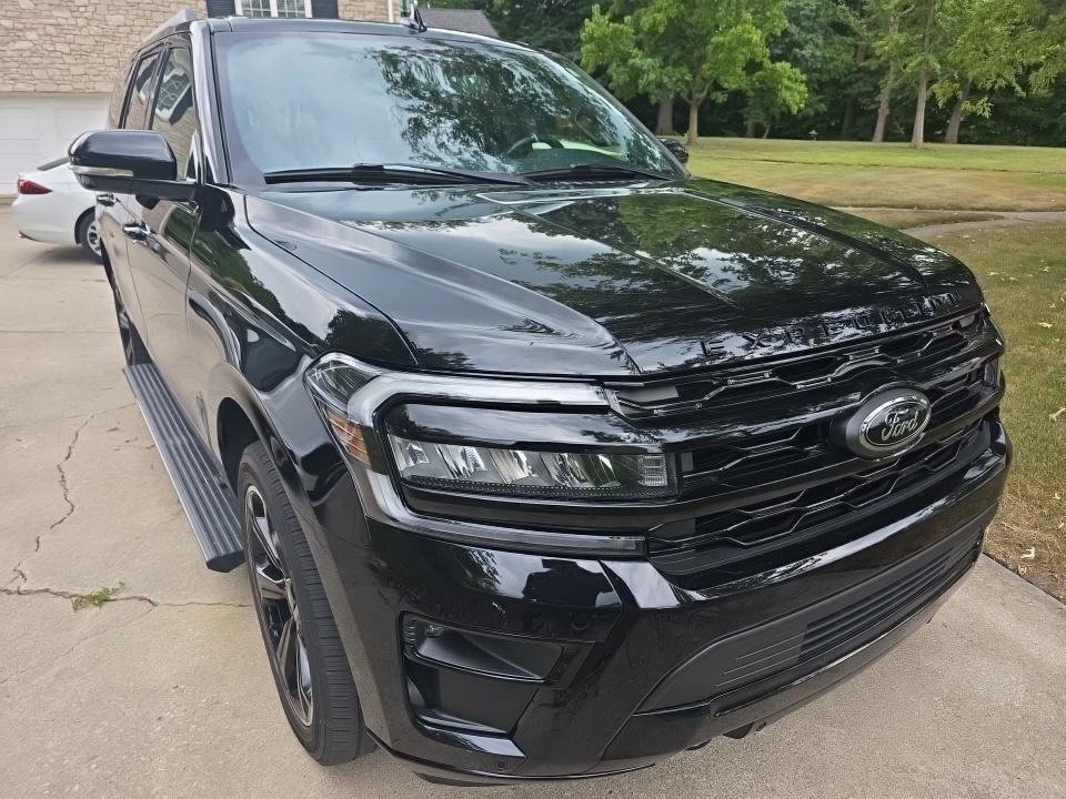 Certified 2023 Ford Expedition Limited AWD/4WD image 2