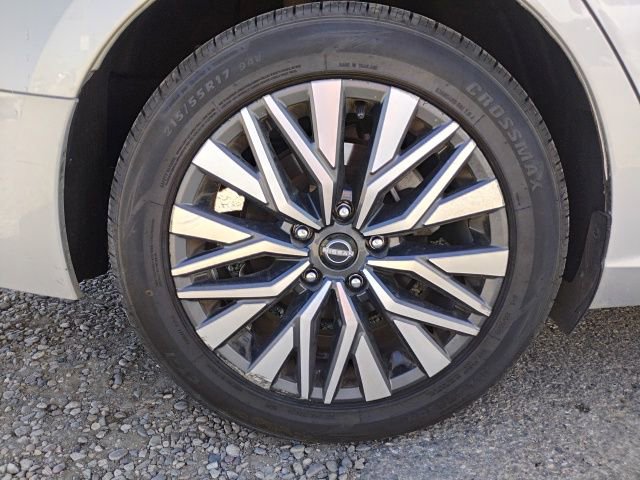 Used 2024 Nissan Altima 2.5 SV FWD image 17