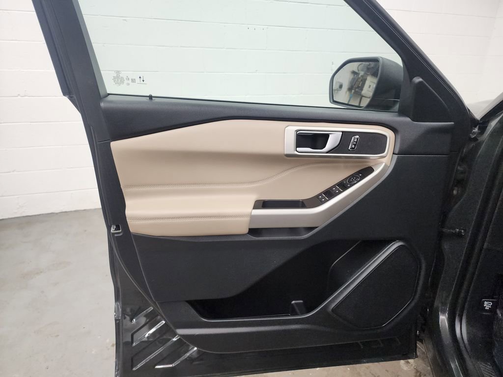 Used 2023 Ford Explorer XLT w/ Equipment Group 202A AWD/4WD image 9